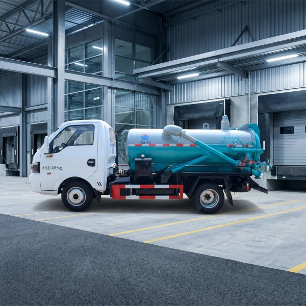 DFAC 4x2 Tank Sewage Suction Truck Manual Diesel Vacuum Waste Collection Truck