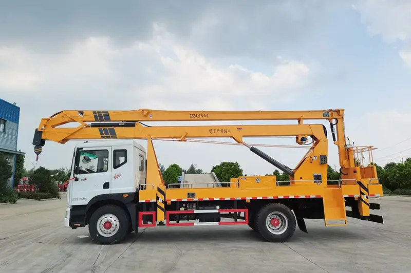 Large Articulating Boom Work Truck